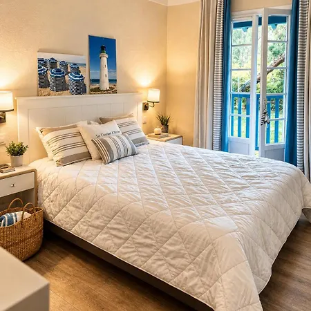 Tatil Evi Entre Pins Et Vagues